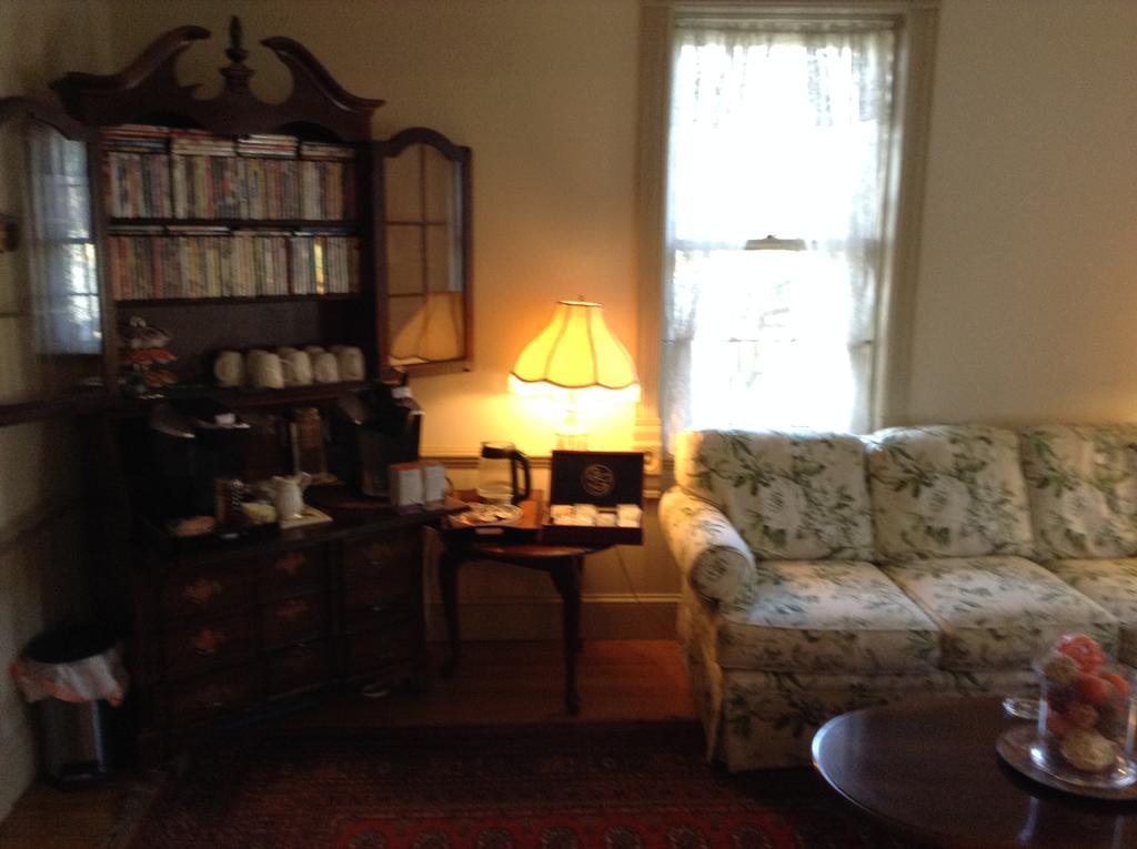 Parsonage Inn Bed And Breakfast Saint Michaels Exterior photo