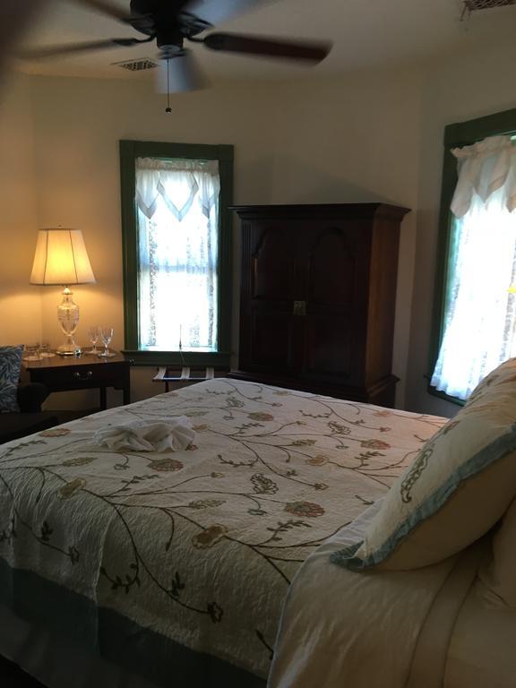 Parsonage Inn Bed And Breakfast Saint Michaels Exterior photo