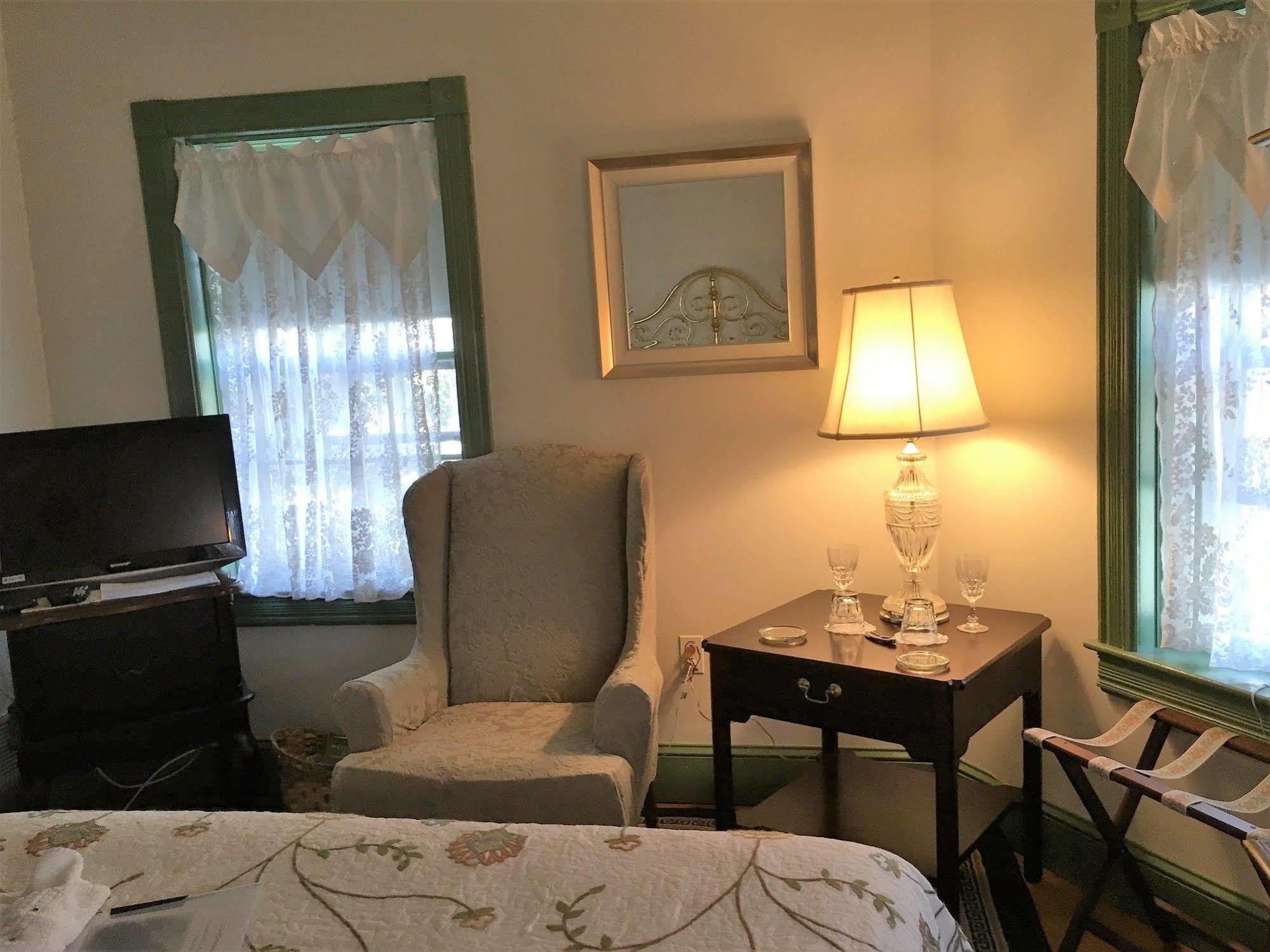 Parsonage Inn Bed And Breakfast Saint Michaels Exterior photo