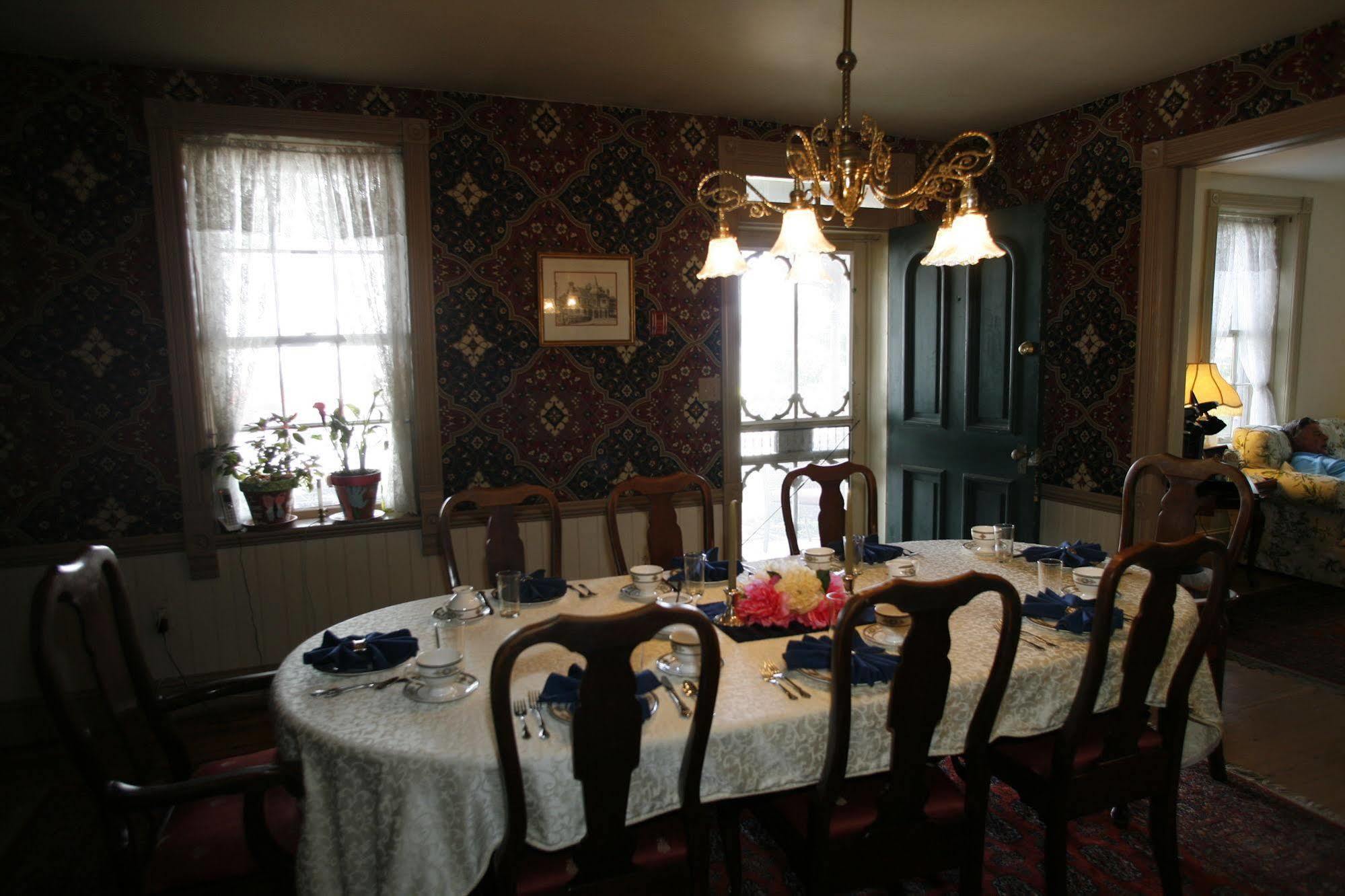 Parsonage Inn Bed And Breakfast Saint Michaels Exterior photo